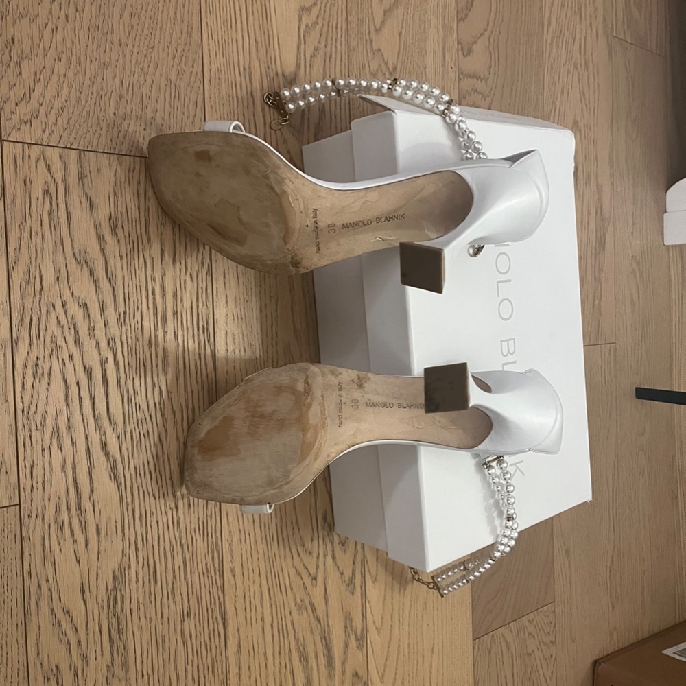 Manolo Blahnik Size 38, white satin with pearl, Charona 105 Faux-Pearl Embellish - Picture 2 of 5